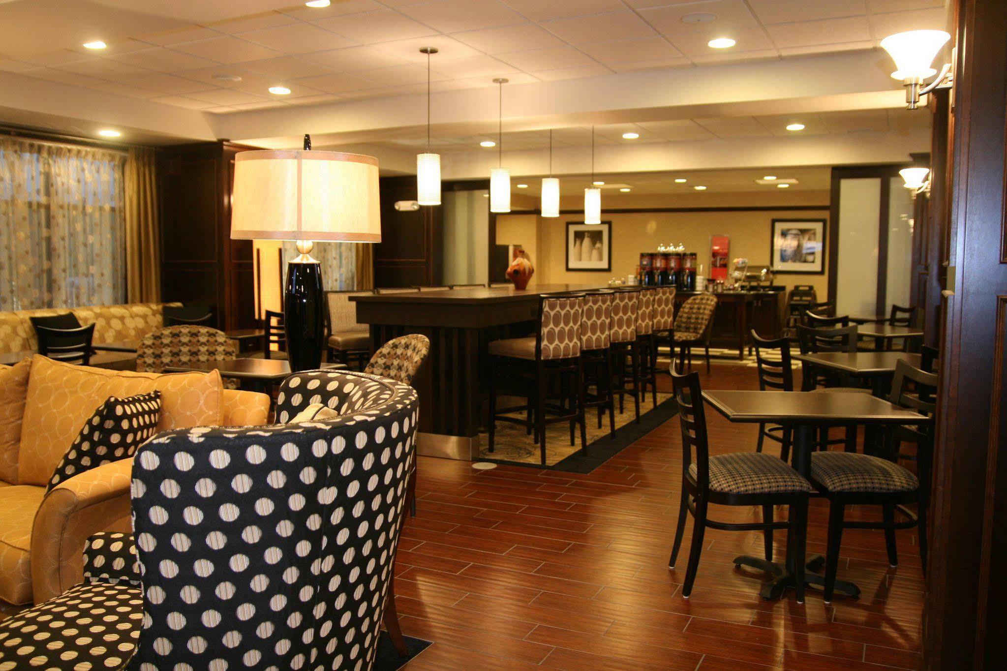 Hampton Inn Meadville Buitenkant foto