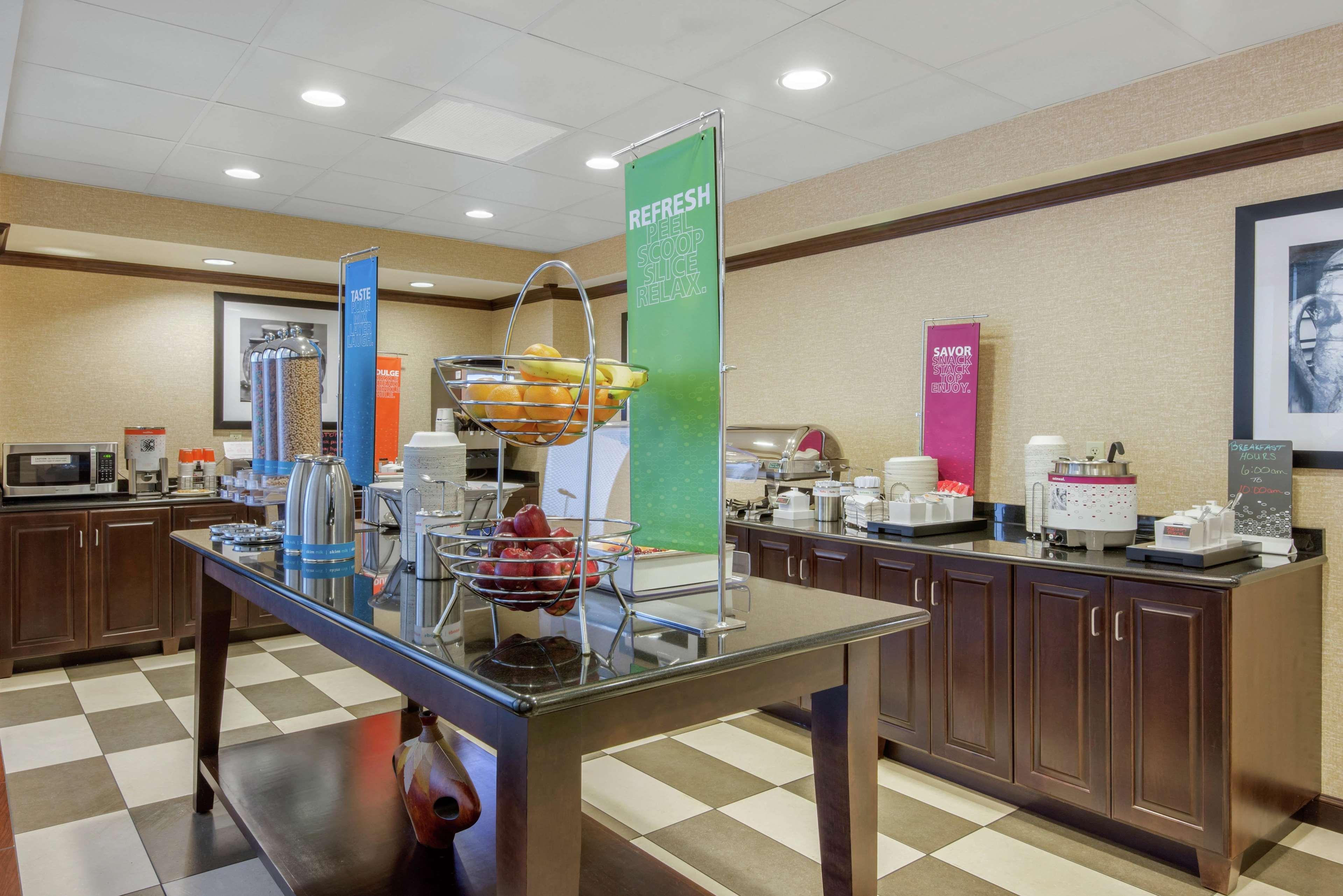 Hampton Inn Meadville Buitenkant foto