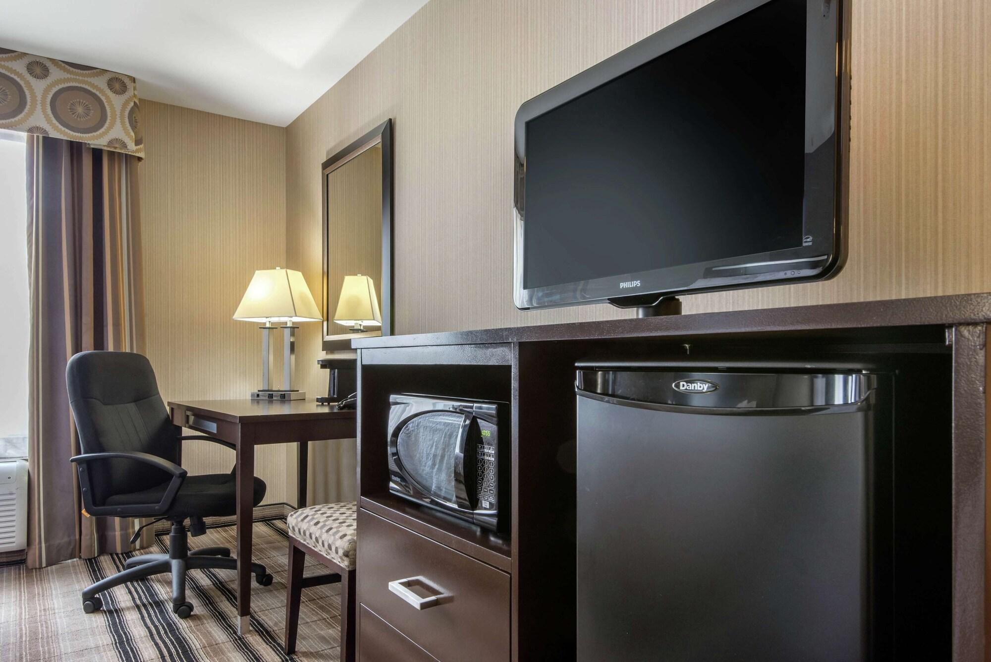Hampton Inn Meadville Buitenkant foto