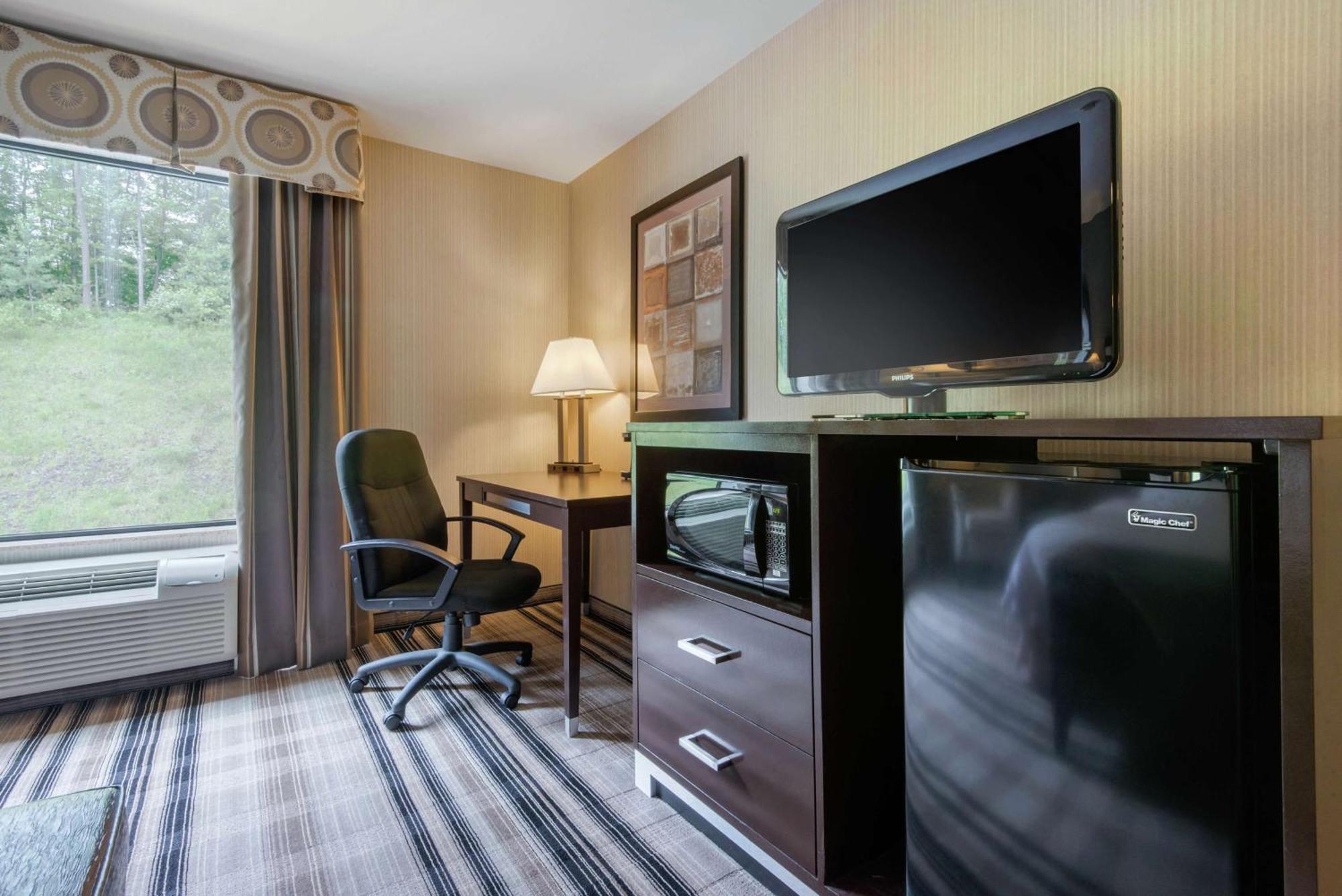 Hampton Inn Meadville Buitenkant foto