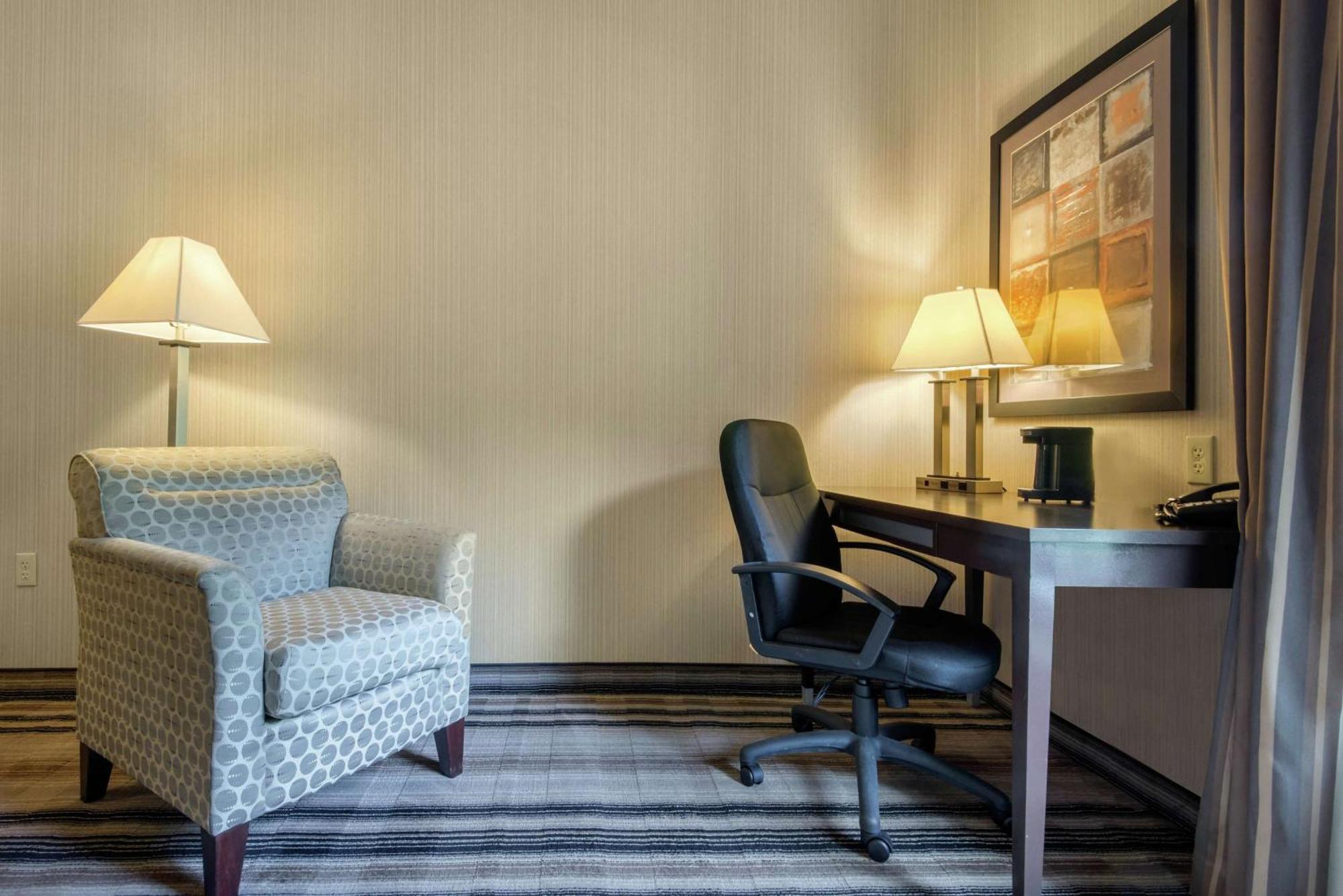 Hampton Inn Meadville Buitenkant foto