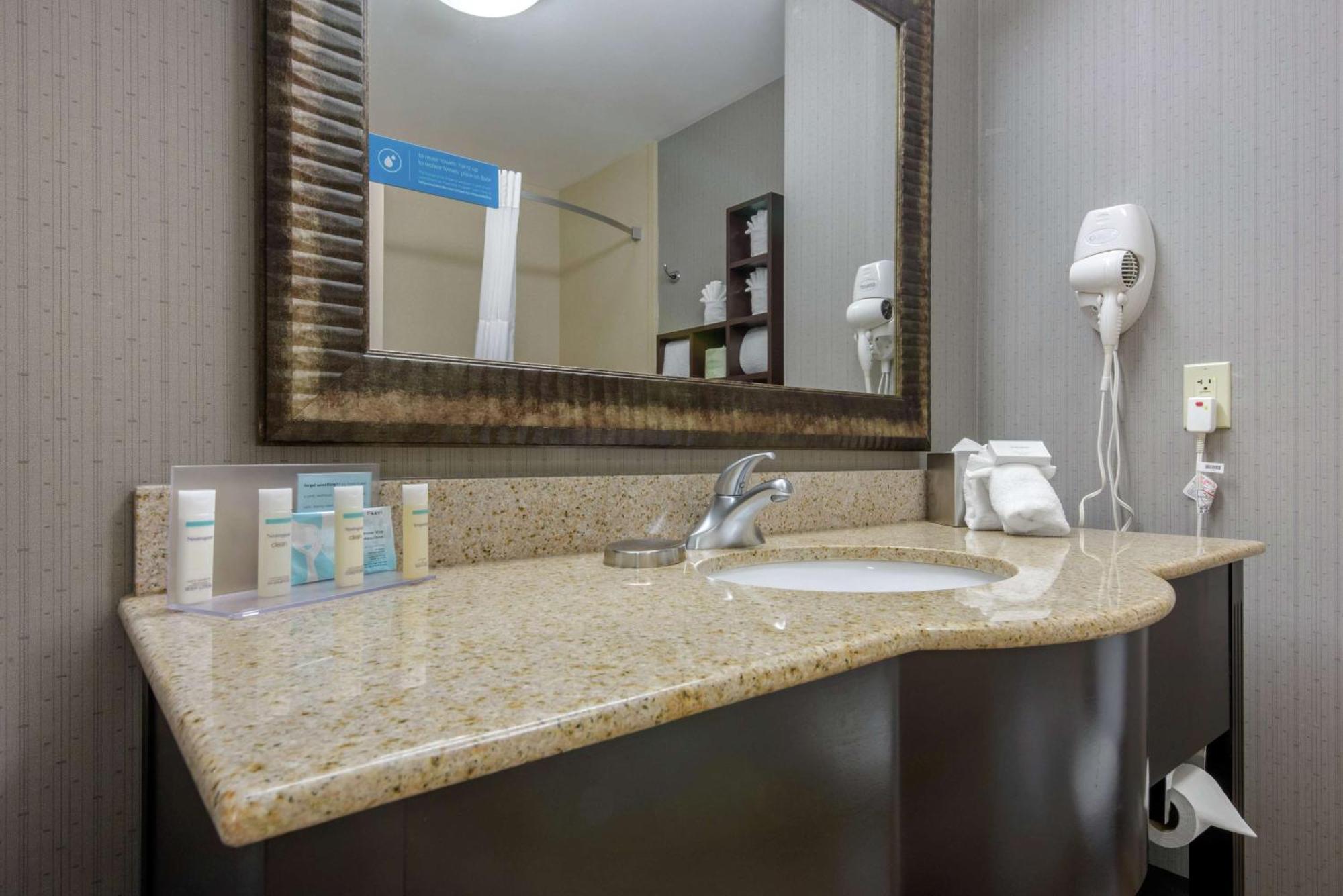 Hampton Inn Meadville Buitenkant foto